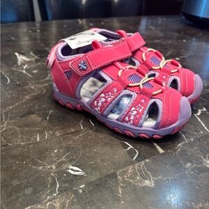 New toddle closed toe sandals